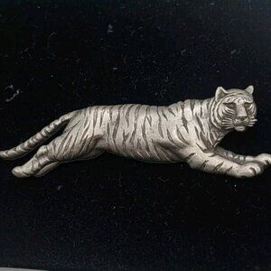 JJ Jonette Tiger Brooch Pin Pewter Silver Tone Vintage Signed 3.5"